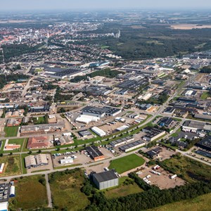 Luftfoto af Herning fra sydvest mod øst med industrikvarter vest forrest
